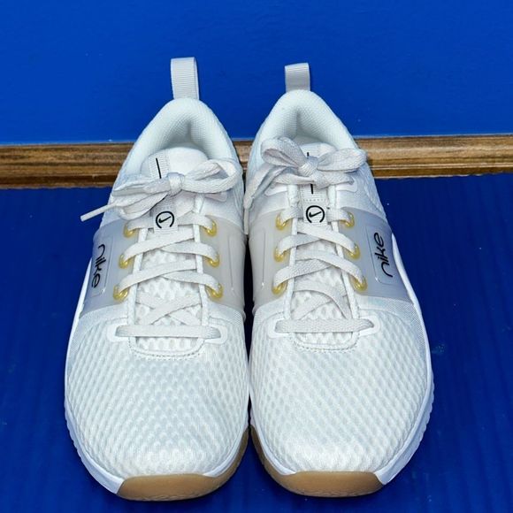 Size 8.5- Women’s Nike Renew In Season TR 10 Running Shoes White CK2576-010 NEW - Picture 4 of 8